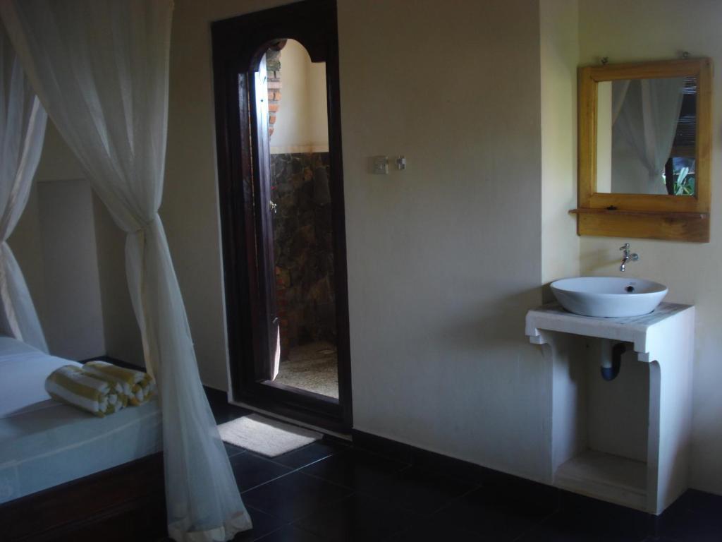 Bulih Beach Bungalows Амед Номер фото